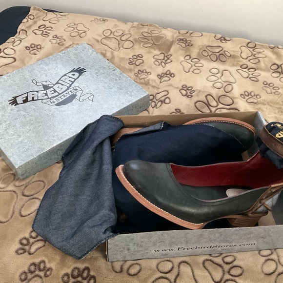 Freebird by Steven Brown Leather Sandals - Picture 6 of 6